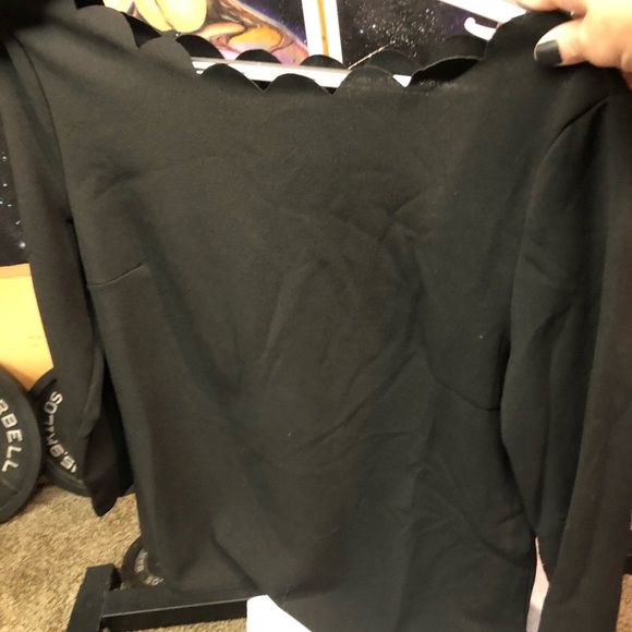 NWOT Black very sleek scalloped neckline blouse - Picture 6 of 6